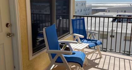 1 Minute Walk to the Wildwood Beach and Board Walk!