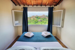 Camera Exclusive, vista città | Biancheria da letto di alta qualità, una scrivania, postazione laptop