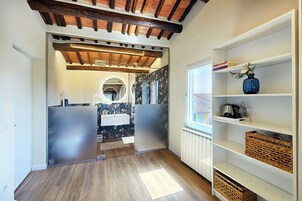 Camera Exclusive, vista città | Bagno | Doccia, soffione a pioggia, asciugacapelli, bidet