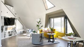 Smart TV, books, stereo