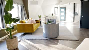 Smart TV, books, stereo