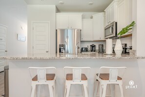 Fridge, microwave, oven, stovetop - Cheerful 3 beds 2.5 baths near 30A & Miramar Beach (Santa Rosa Beach)