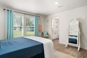 3 室のベッドルーム、WiFi (無料)、ベッドシーツ、車椅子でアクセスできる設備