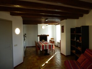 Interior - Gite on 2 levels, in authentic village, in Cathar country near Montségur. (Belesta)