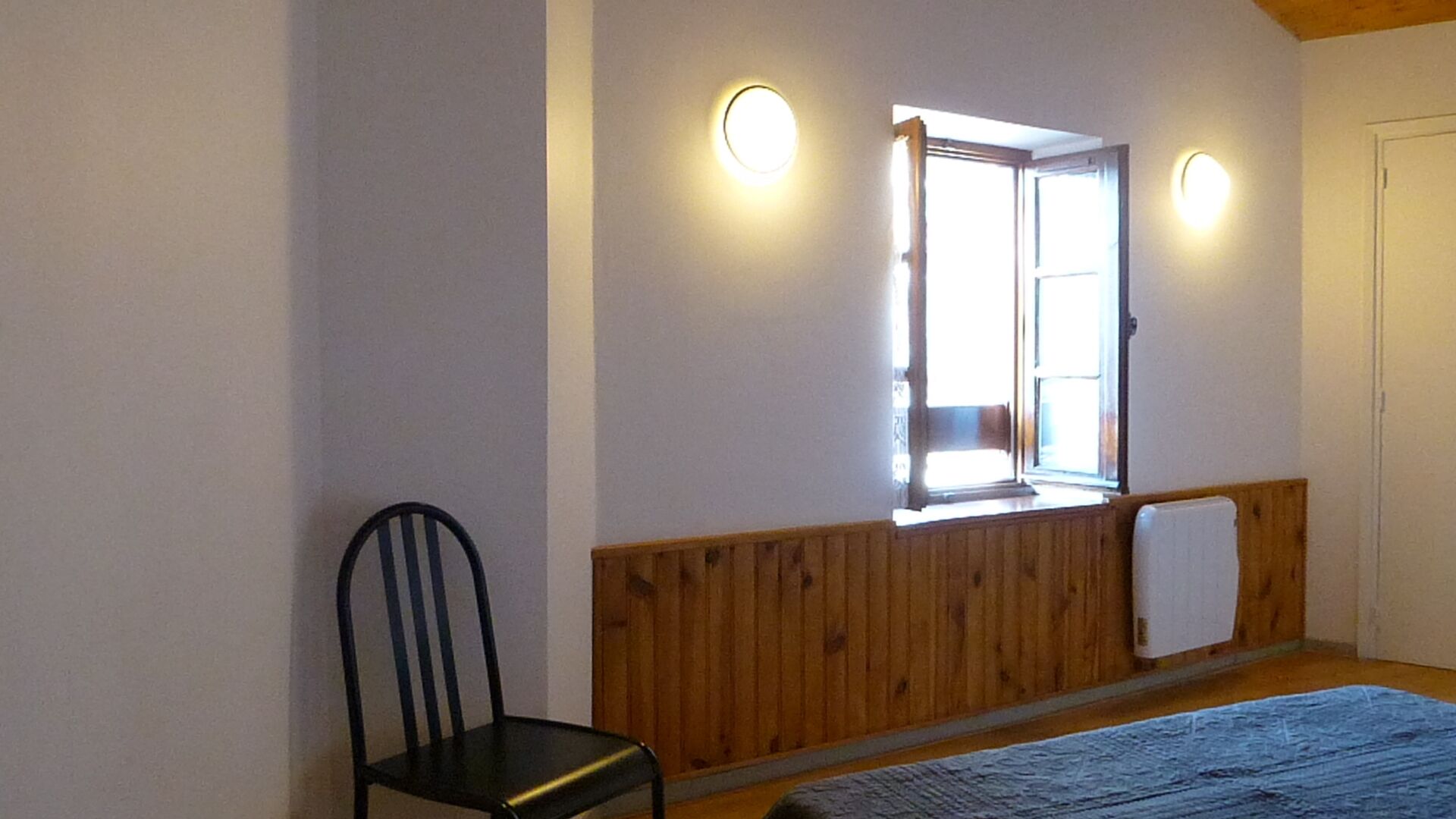 2 chambres, bureau, fer et planche à repasser, Wi-Fi gratuit