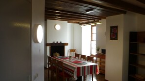 Dining - Gite on 2 levels, in authentic village, in Cathar country near Montségur. (Belesta)