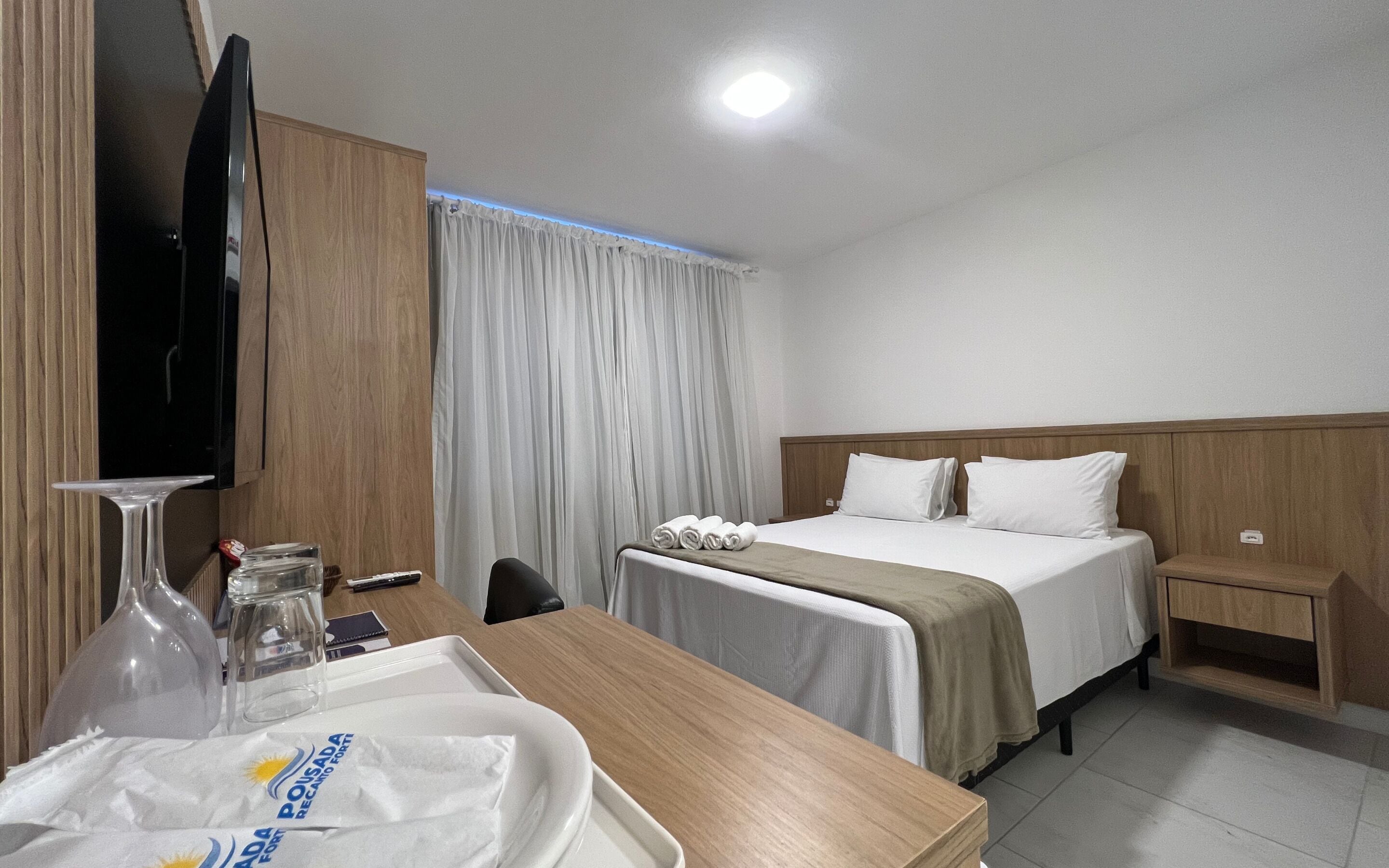 Suite básica, 1 cama Queen size | 1 habitación, ropa de cama de alta calidad y minibar 