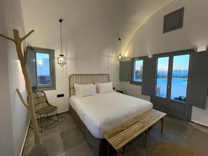 Superior Apartment, Ensuite, Partial Sea View (Nixteri Anemi Vine Villa ) | 1 bedroom - Anemi Vine Villas (Santorini)