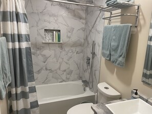 A bathroom with a bathtub, toilet, and sink. - Home Away from Home! Close to Everything! JU only 5 Mins Away!!! (Jacksonville)
