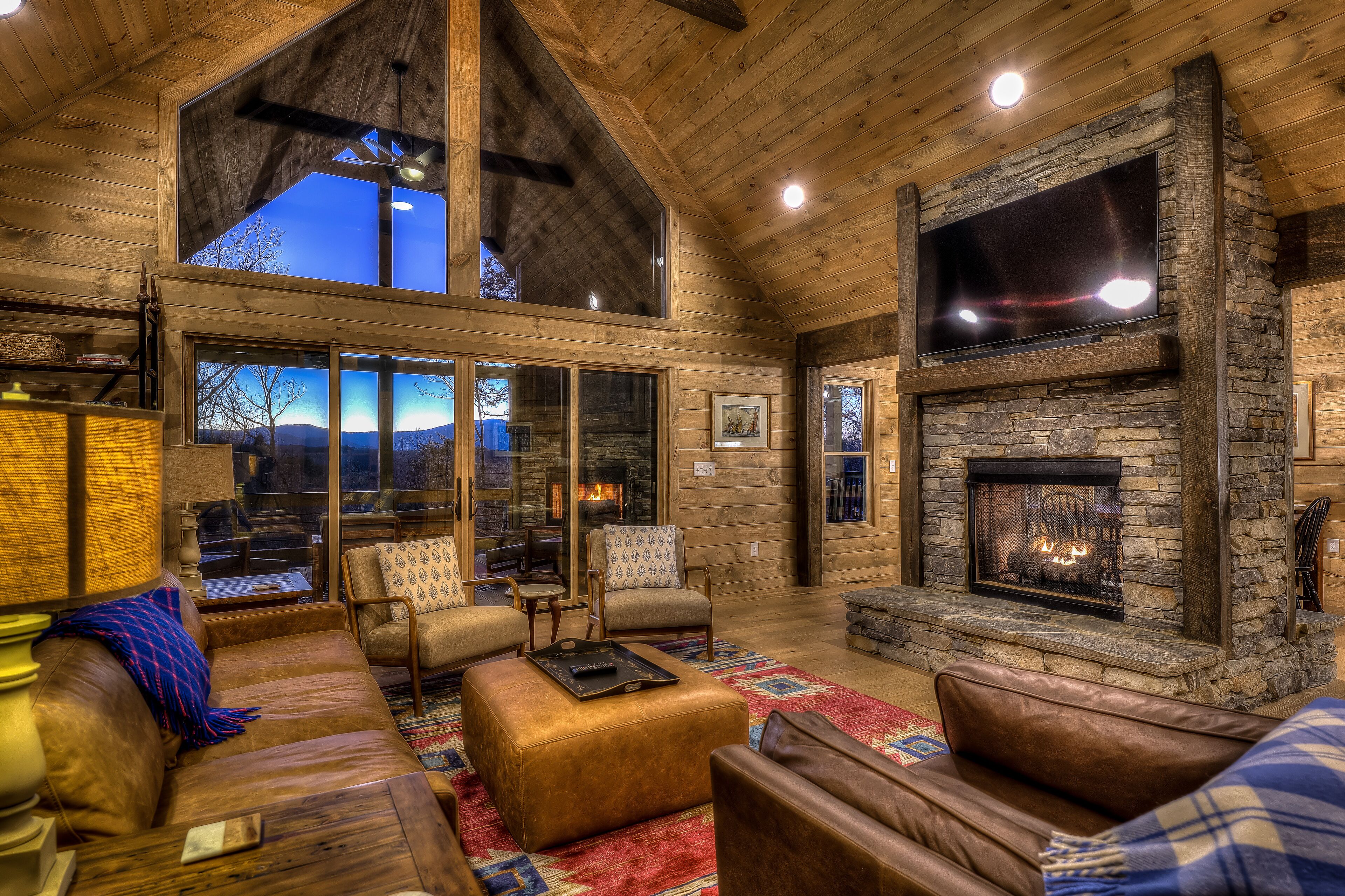 Brookhaven Mountain View ~ Fast Internet ~ Hot Tub