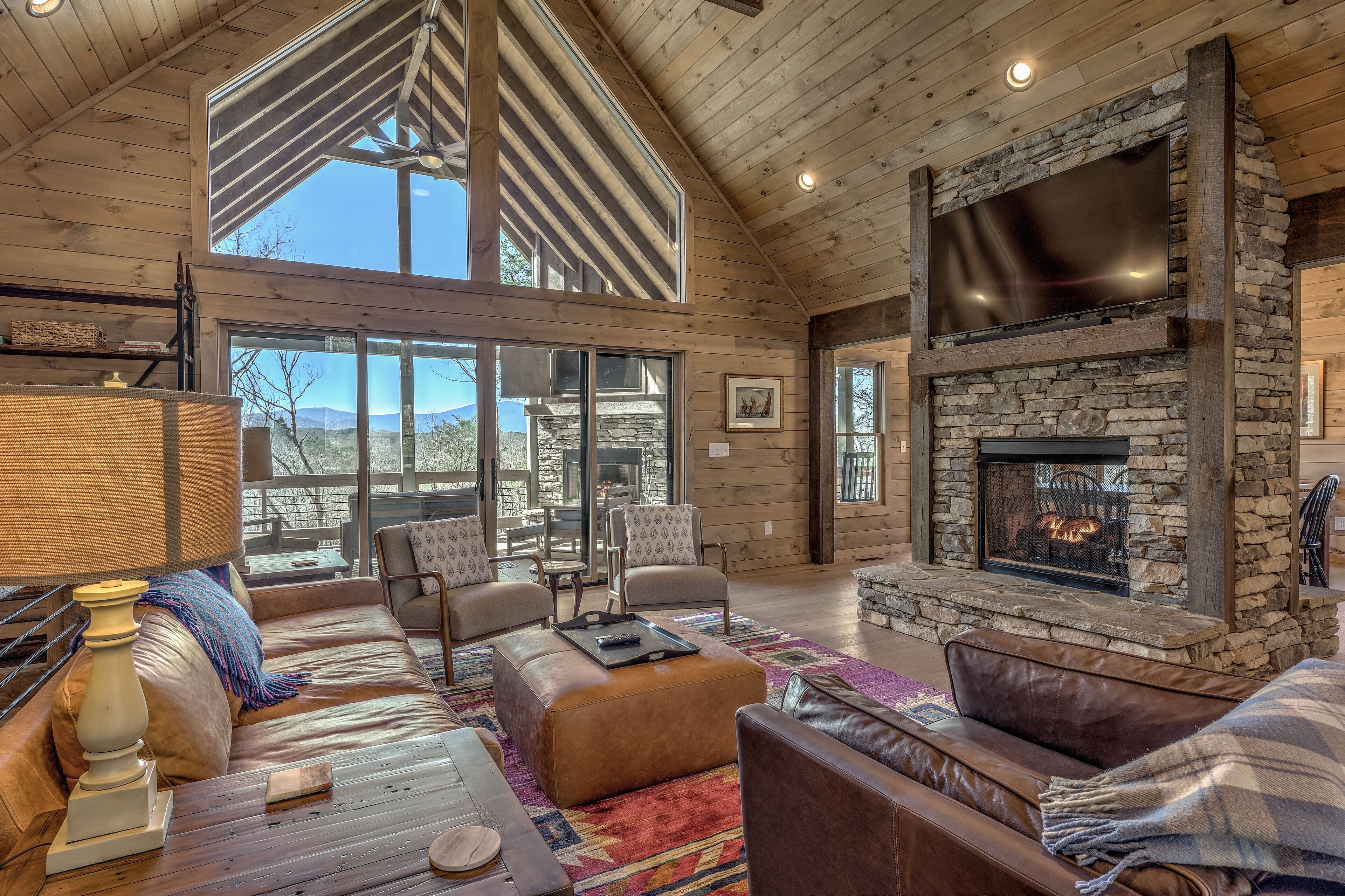 Brookhaven Mountain View ~ Fast Internet ~ Hot Tub