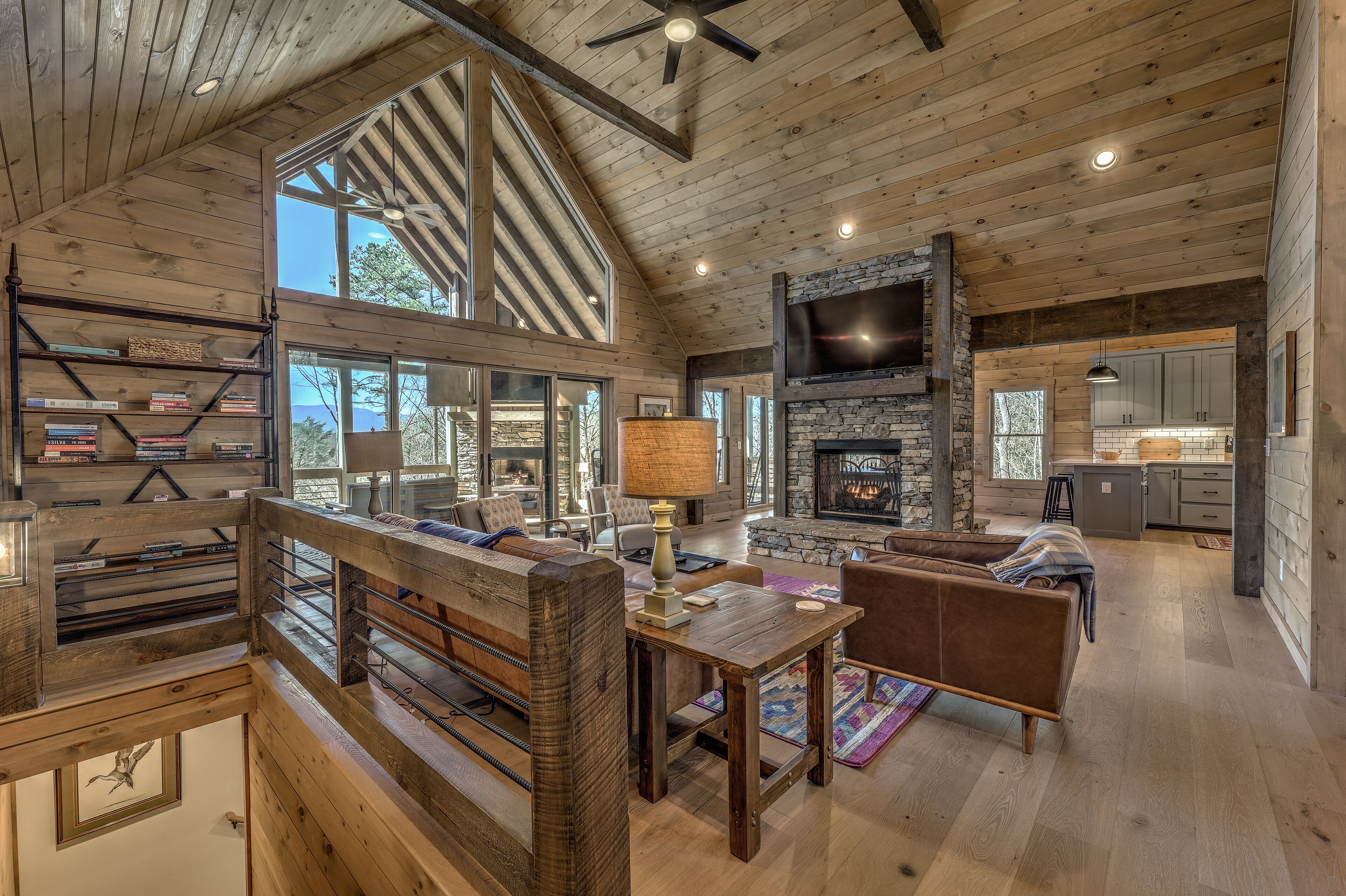 Brookhaven Mountain View ~ Fast Internet ~ Hot Tub