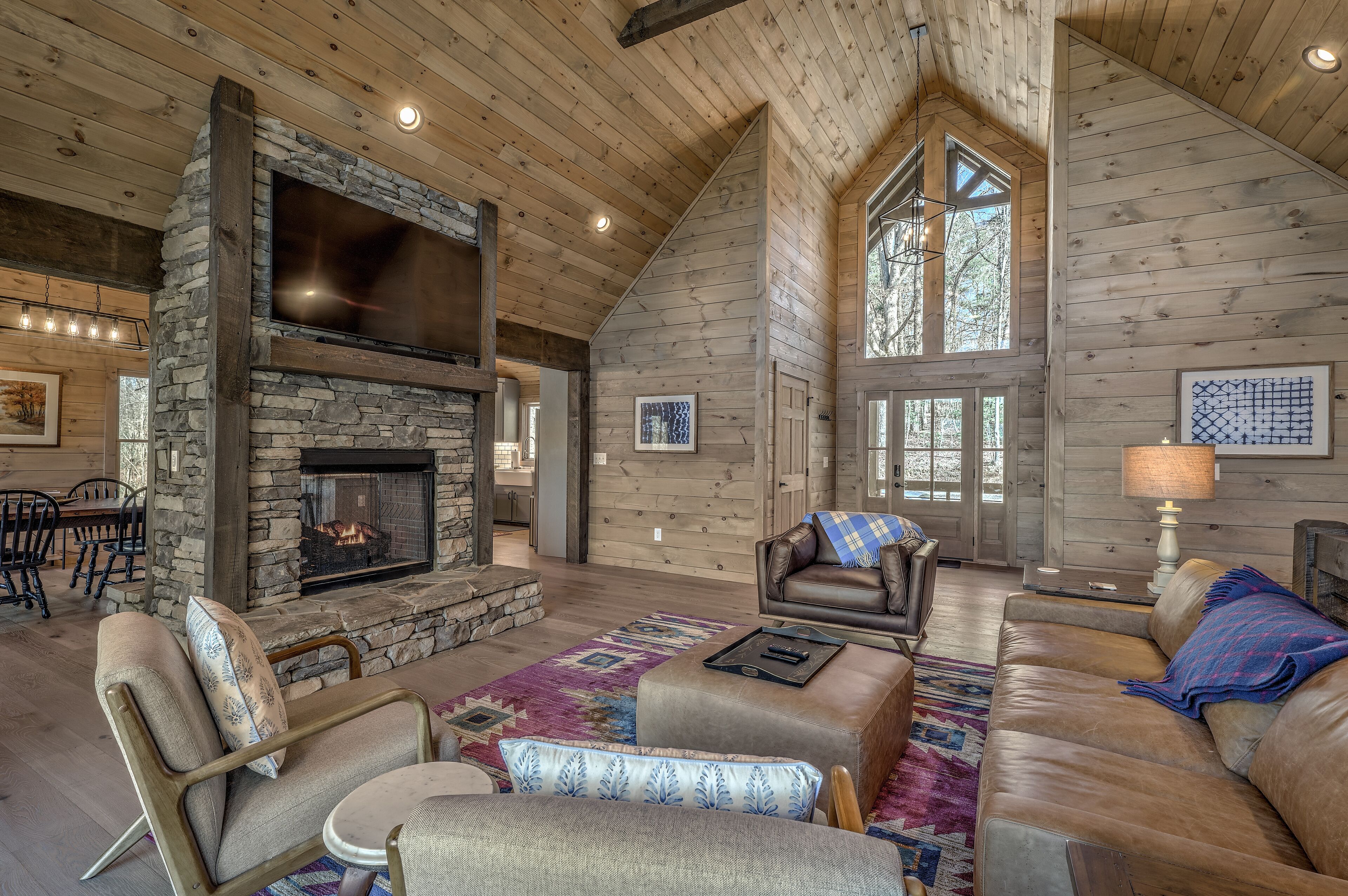 Brookhaven Mountain View ~ Fast Internet ~ Hot Tub