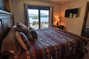 3 slaapkamers, een strijkplank/strijkijzer, gratis wifi, beddengoed