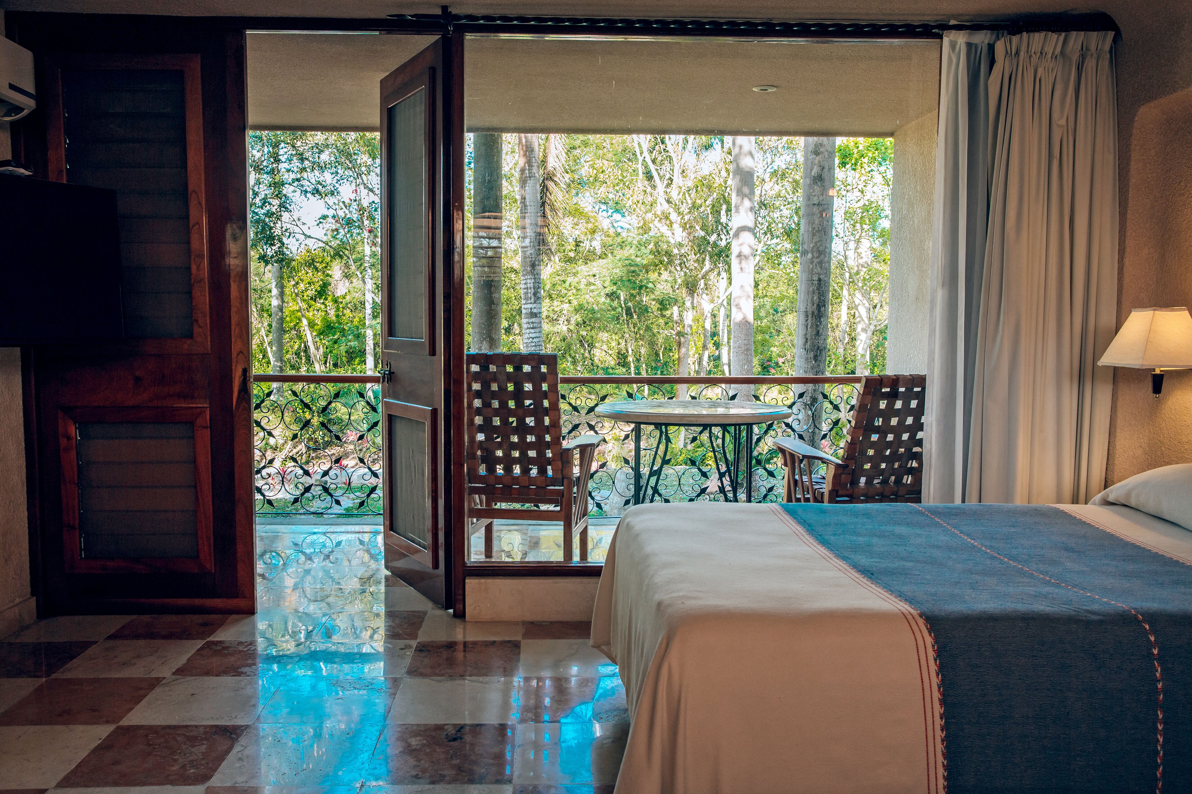 Habitación superior, 1 cama King size | Minibar, caja de seguridad en la habitación, escritorio y wifi gratis 