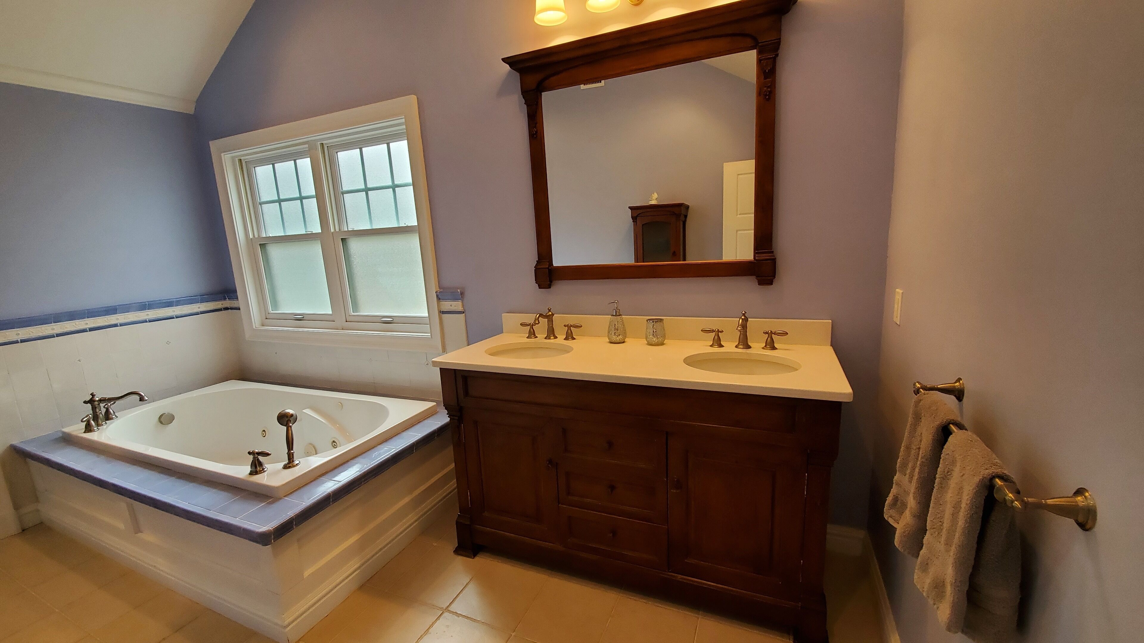 Lakefront Luxury Mansion in HideOut