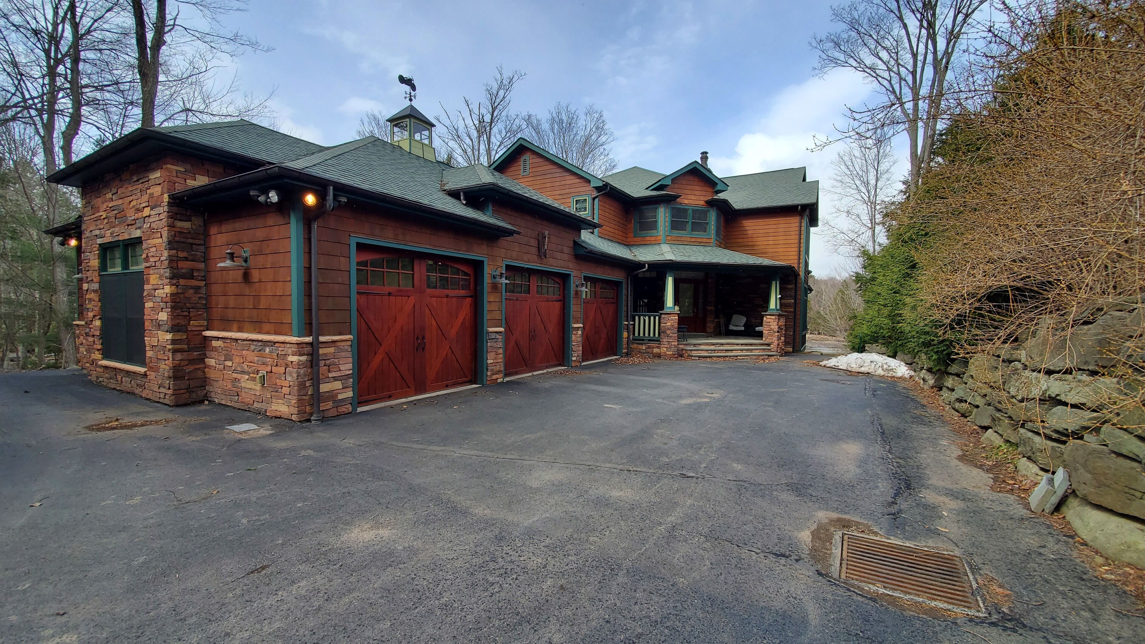 Lakefront Luxury Mansion in HideOut