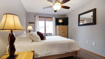 3 bedrooms, iron/ironing board, WiFi, bed sheets