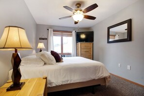 3 slaapkamers, een strijkplank/strijkijzer, wifi, beddengoed