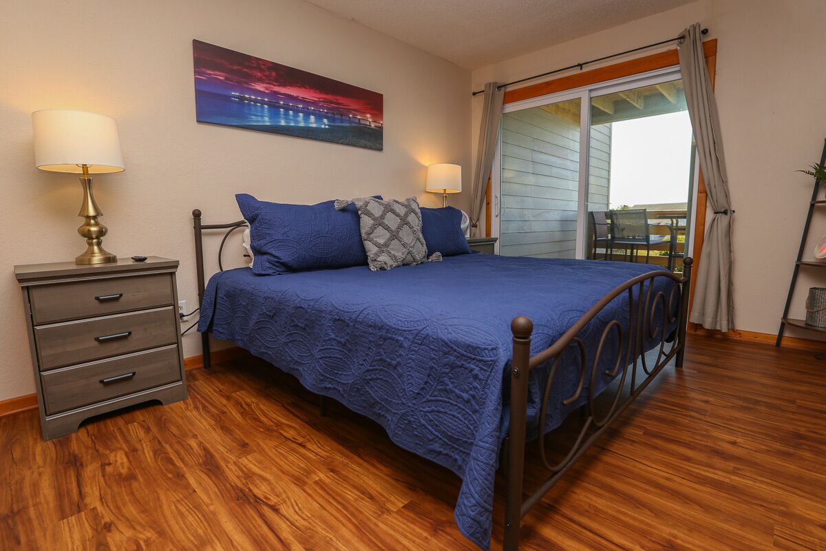 Dog-friendly Soundside 2 BR condo w/community pool and sound access