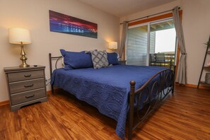 2 bedrooms, desk, WiFi, bed sheets
