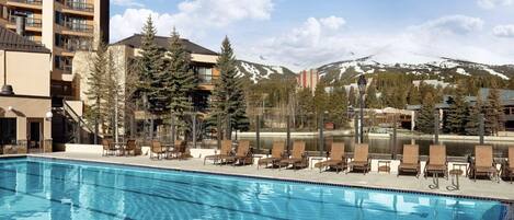 Piscine couverte, piscine extérieure