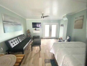 アイロン / アイロン台、旅行用ベビーベッド、WiFi (無料)、ベッドシーツ