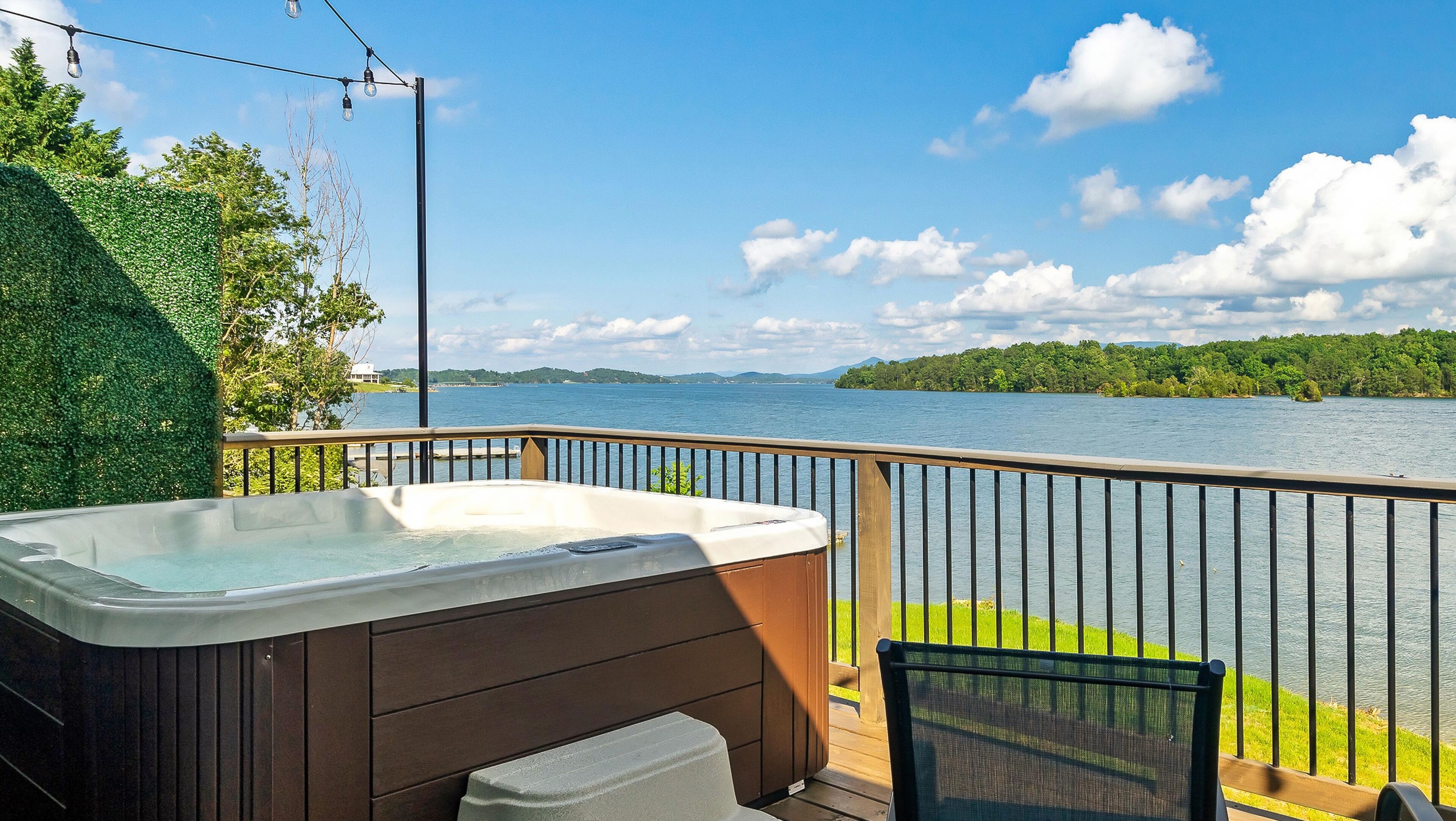 No Wake Zone (1-Bedroom Villa) with Lake view by RedAwning