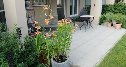 Luxurious vacation apartment (2 rooms; 70 sqm) with terrace and garden