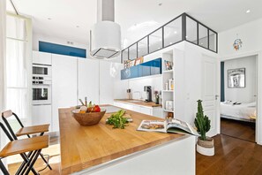 Fridge, microwave, oven, stovetop - La cachette du Port (Nice)