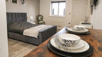 1 bedroom, individually decorated, individually furnished, free WiFi