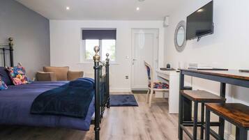 Cottage | 1 bedroom, individually decorated, individually furnished, free WiFi