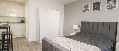 1 bedroom, individually decorated, individually furnished, free WiFi