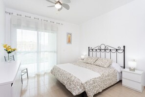 2 chambres, fer et planche à repasser, Wi-Fi, draps fournis