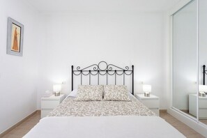 2 habitaciones, tabla de planchar con plancha, wifi y ropa de cama 