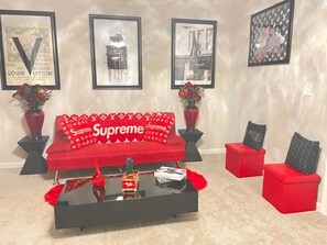 Smart TV, fireplace, computer monitors, printers - Aristocrats abode (Stockbridge)