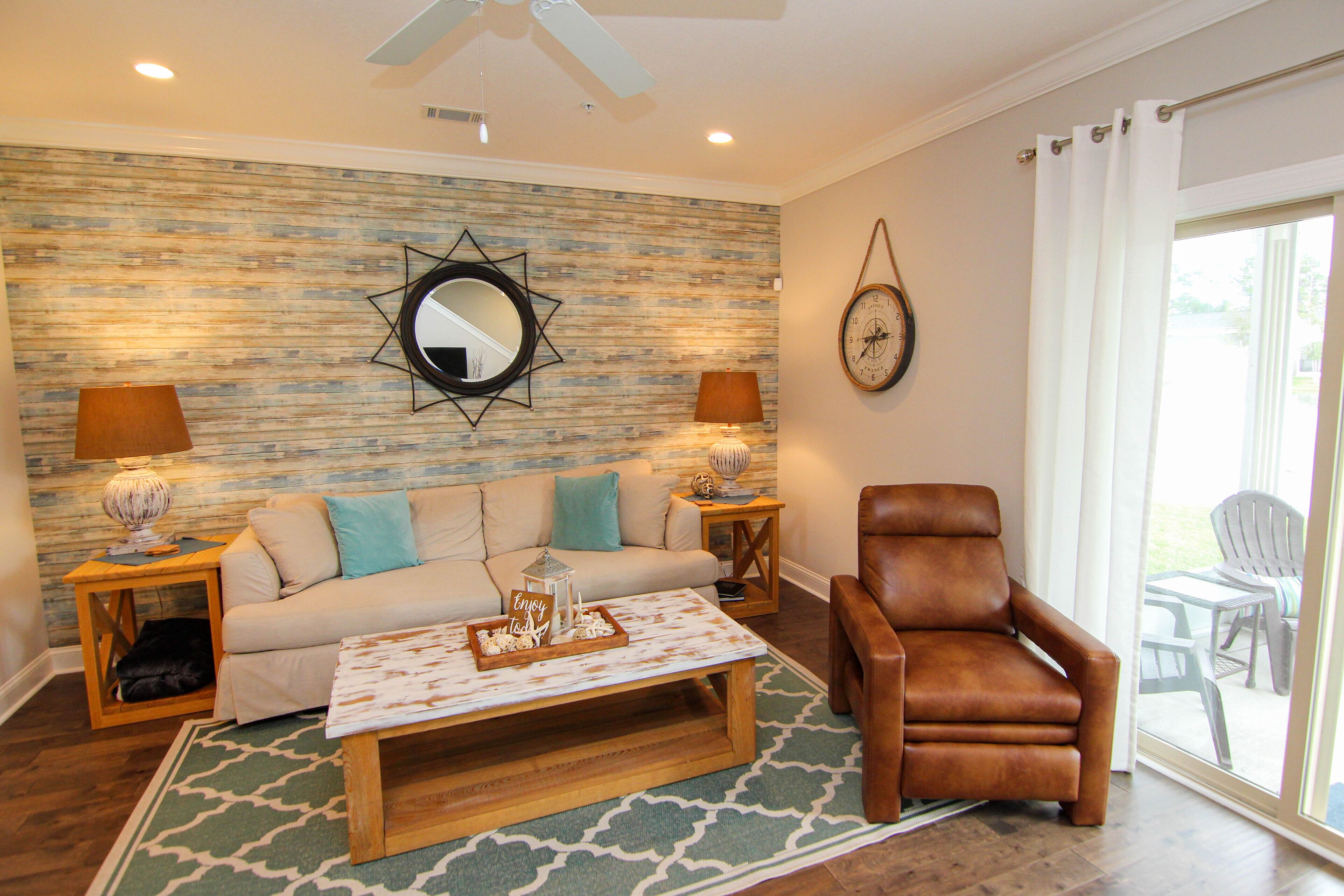 Luxurious 3 BR townhome in prime locale!