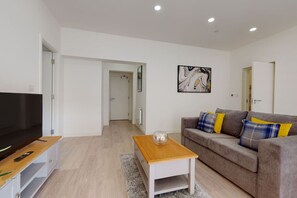 TV - Luxury Apartment - Town Centre North Stevenage (Stevenage)