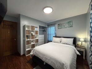3 bedrooms, desk, iron/ironing board, free WiFi