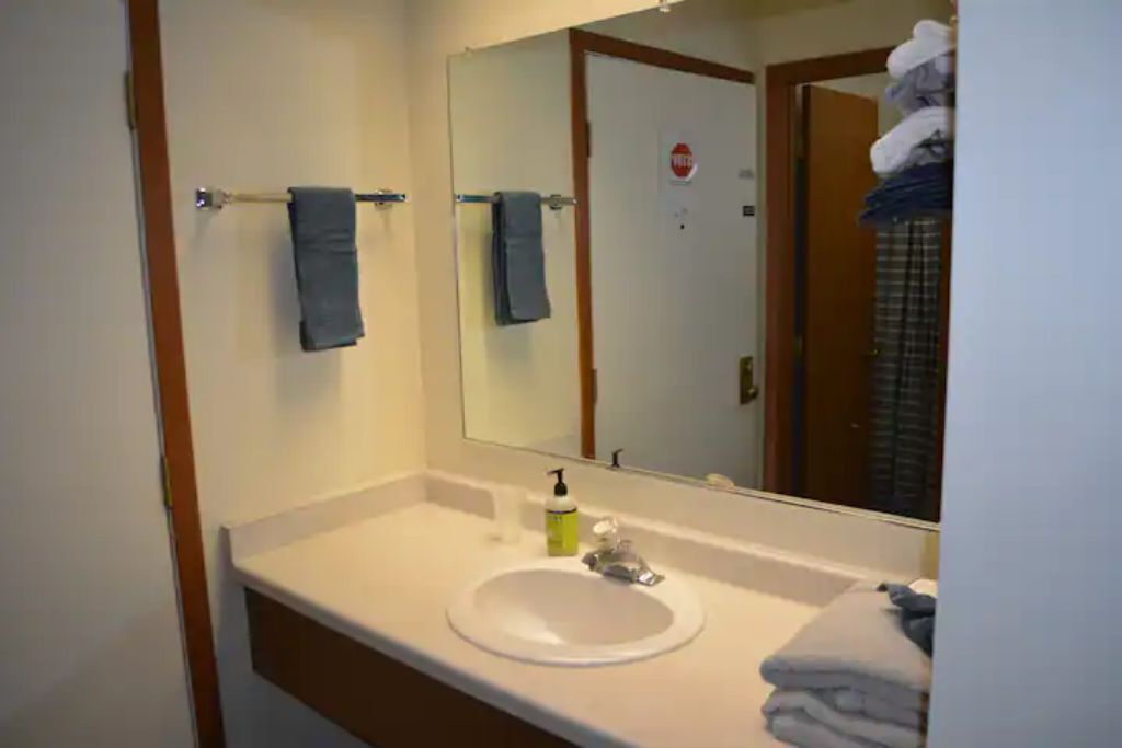 Birch Point Resort Condo #20 - Nelson Lake, Hayward