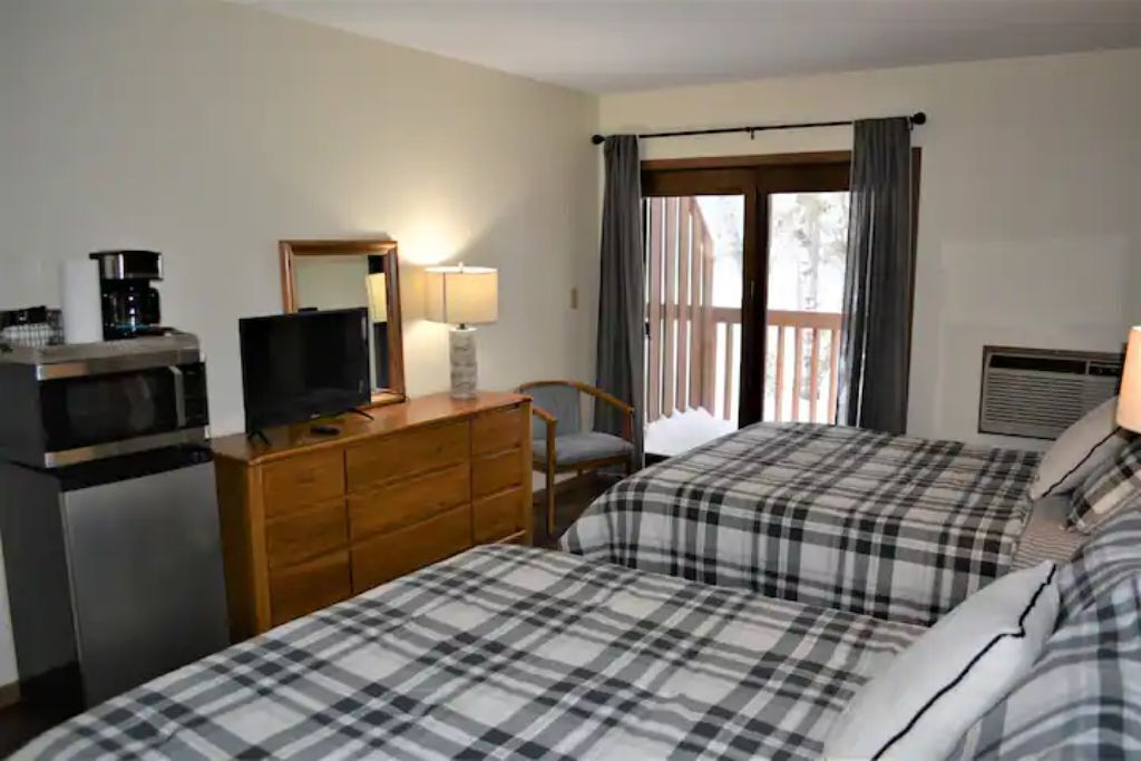 Birch Point Resort Condo #20 - Nelson Lake, Hayward