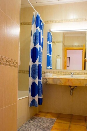 Twin Room | Bathroom | Towels - hotel bon lloc (Ulldecona)
