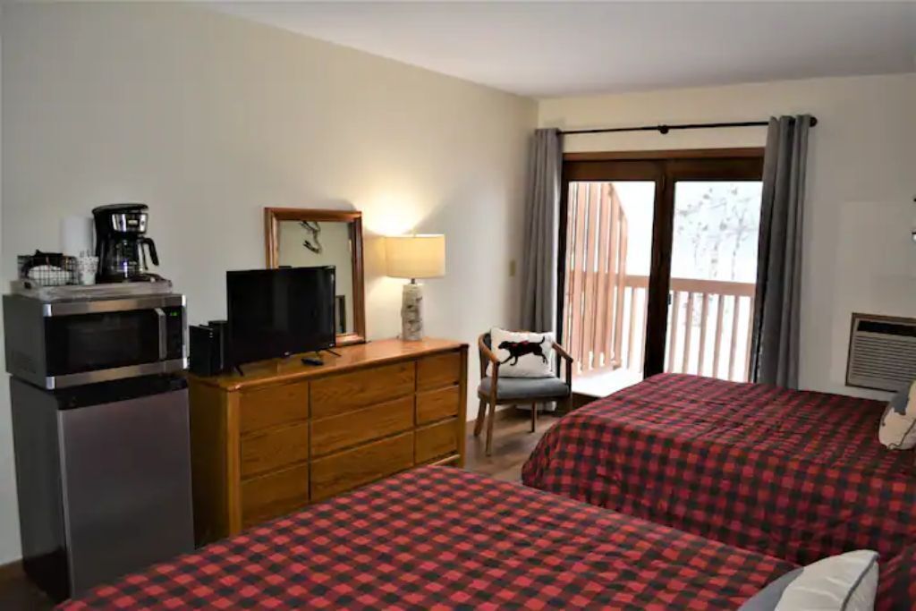 Birch Point Resort Condo #18 - Nelson Lake, Hayward