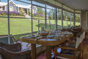 Café da manhã continental grátis todos os dias