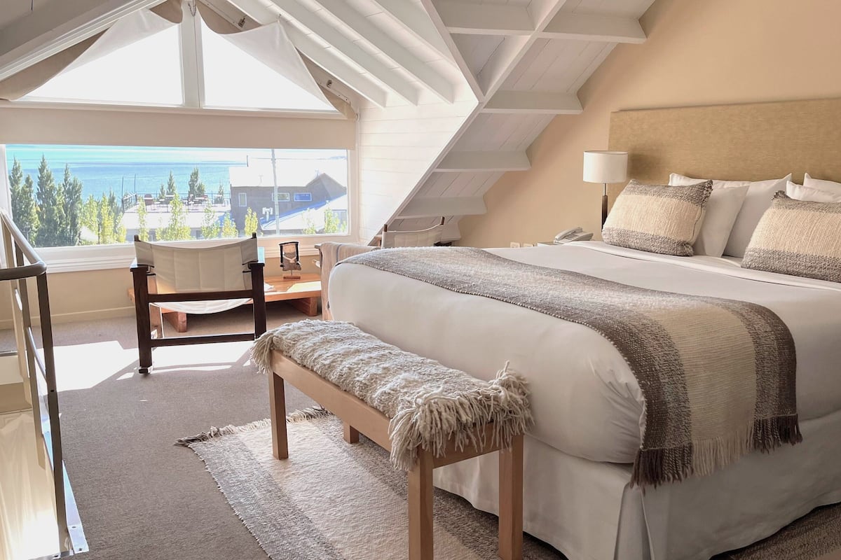 1 bedroom, Egyptian cotton sheets, premium bedding, minibar