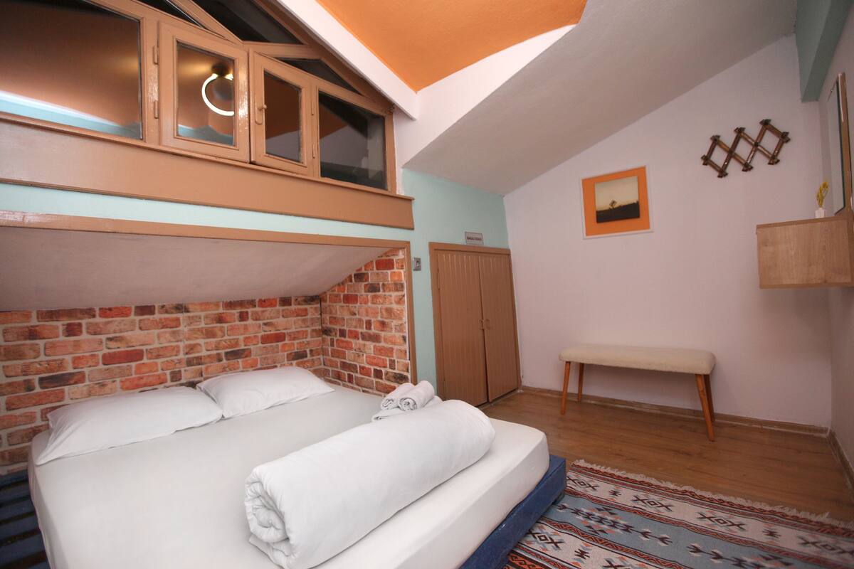 Økonomi-dobbeltrom, 1 soverom, ikke-røyk, privat bad | Senger med Select Comfort-madrass og strykejern/-brett