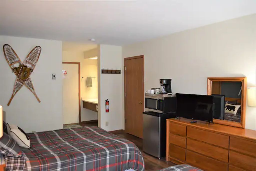 Birch Point Resort Condo #16 - Nelson Lake, Hayward