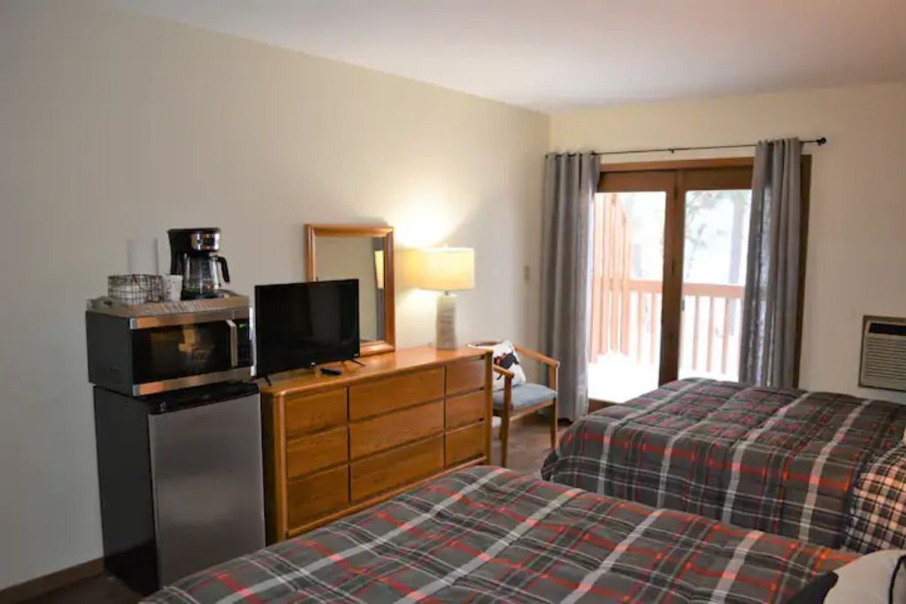 Birch Point Resort Condo #16 - Nelson Lake, Hayward