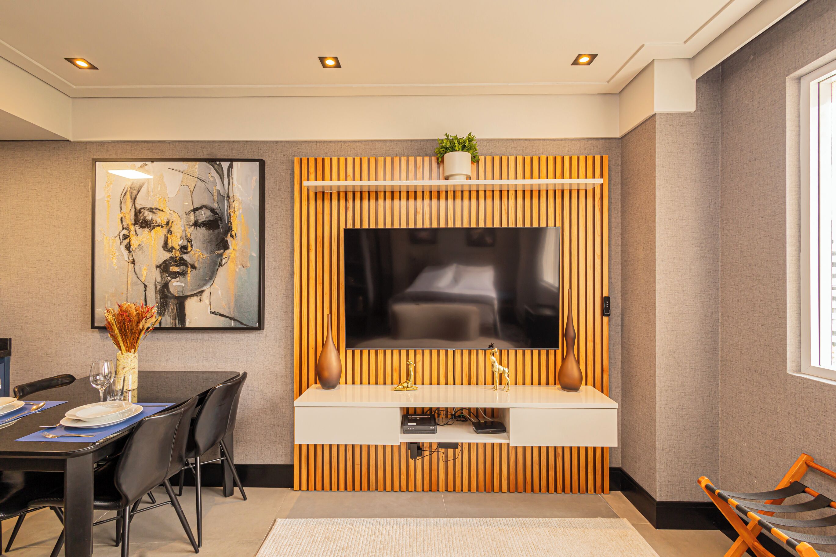 Deluxe-Doppelzimmer | Minibar, individuell dekoriert, individuell eingerichtet, Schreibtisch