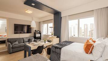 Traditional Studio | Bar mini, dihias secara berasingan